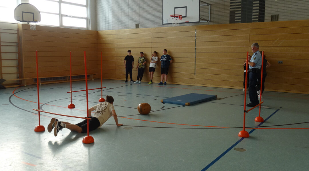 Spannender Einblick in den Polizeiberuf: Einstellungstest der Bundespolizei an der Realschule